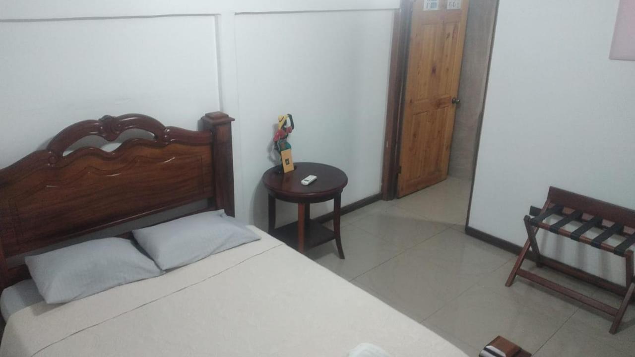 טורטוגוארו Hotel Liah'S מראה חיצוני תמונה