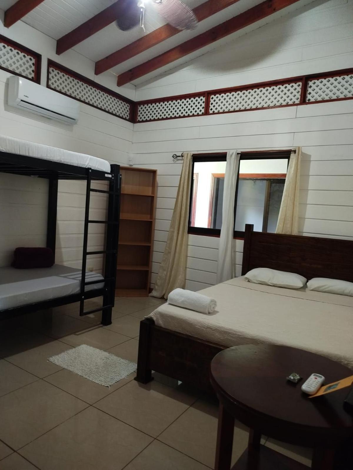 טורטוגוארו Hotel Liah'S מראה חיצוני תמונה